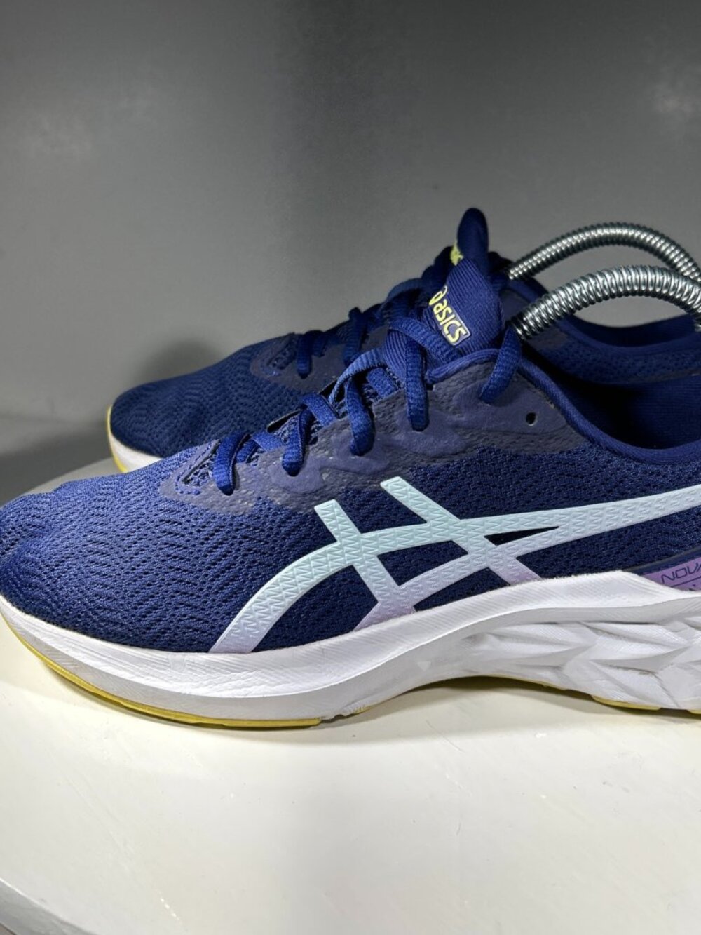ASICS Novablast 2 Boys Mens Running Shoes Size 6.5 Blue Sneakers Walking Jogging